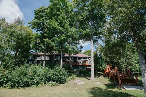 Taman di luar Heather Lodge