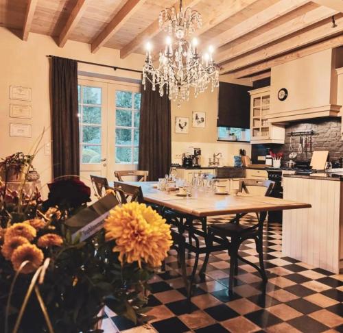 a kitchen and dining room with a table and chairs at B&B In 't Stille Weg in Kemmel