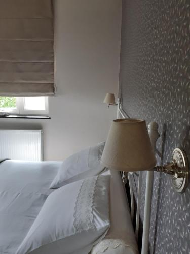 Una cama o camas en una habitación de B&B In 't Stille Weg