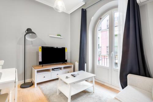 Refurbished Bright-2Bedrooms 1bathroom-Lavapies