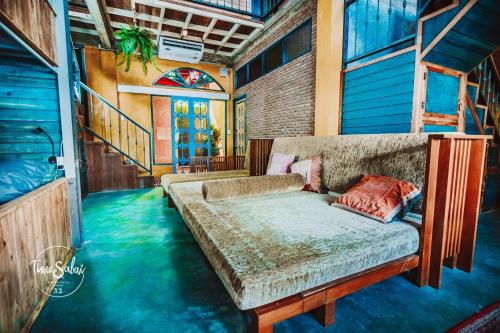 a living room with a couch and a floor painted in water at Time Sabai 32 in Bangkok