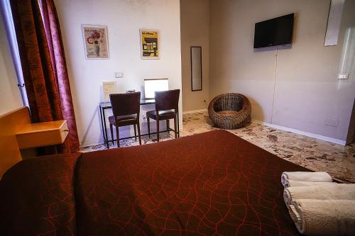 a bedroom with a bed and a table and chairs at Casa Lerux in Agrigento