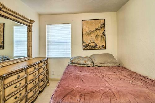 Un ou plusieurs lits dans un hébergement de l'établissement Downtown Delray Beach Vacation Rental Large Yard!