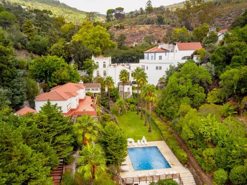 - une vue aérienne sur une maison avec une piscine dans l'établissement Villa Termal Monchique - Hotel Central - by Unlock Hotels, à Monchique