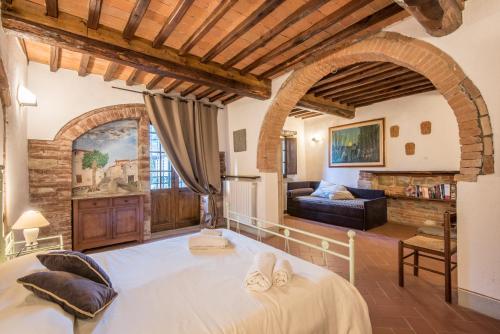 Ένα ή περισσότερα κρεβάτια σε δωμάτιο στο Casale Rosennano - Tinaia