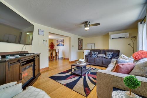 Spacious Cresco Home with Pool Table and Deck! – Photos 4