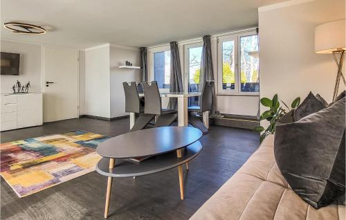 Η κουζίνα ή μικρή κουζίνα στο Amazing Home In Stralsund With Wifi