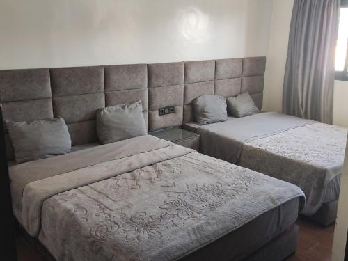 Säng eller sängar i ett rum på Hôtel Assaâda