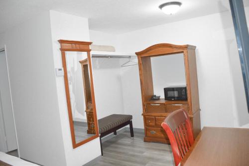 a dining room with a table and a mirror at Spanish Villa Resort in Penticton