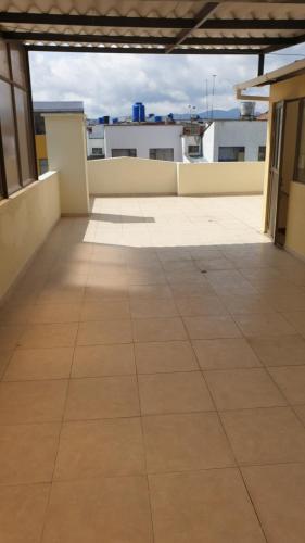 a view of a large patio on a roof at Casa Grande con parqueadero in Ipiales