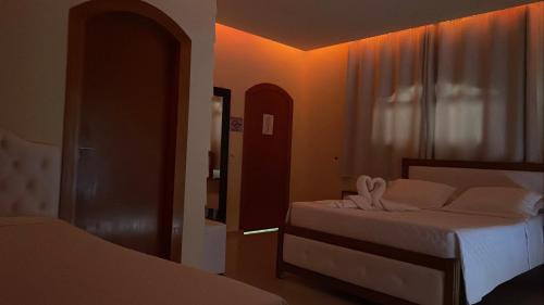 a hotel room with two beds and a mirror at Espaço Nobre in Cunha
