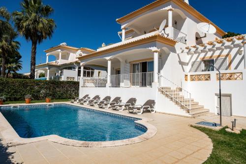 Villa White Cottage by SAPvillas