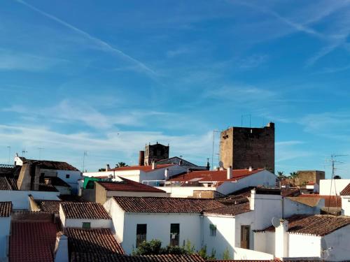 a view of roofs of buildings in a city at Apartamento Rosa de Alejandría in Olivenza