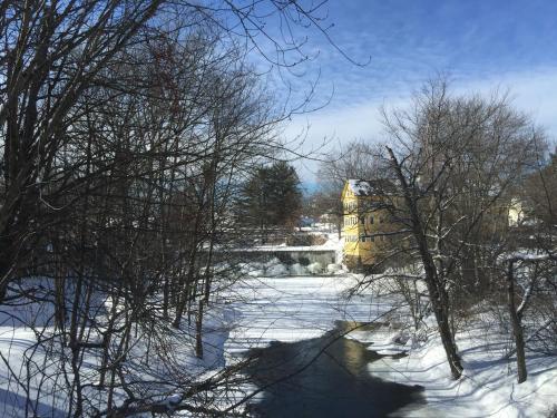 Old Mill Inn durante el invierno