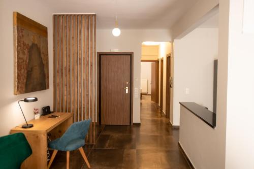 CenterStage1 Boutique Apartment - Hemisphere1 Stylish Studio