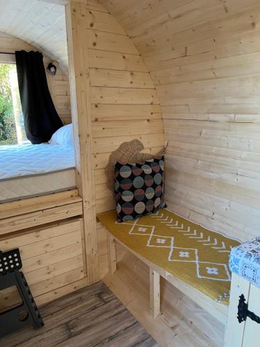 Postel nebo postele na pokoji v ubytování Logement insolite