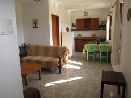 Η κουζίνα ή μικρή κουζίνα στο Τhanassis house