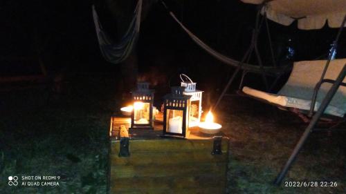 a group of lanterns lit up at night at Etna, salvia e rosmarino in Maletto