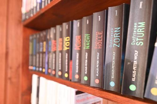 Perpustakaan di apartmen