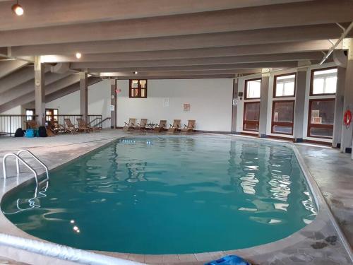 a large swimming pool with blue water in a building at Leslie's Retreat in Campton