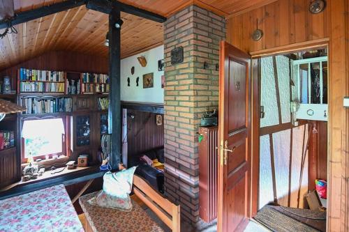 Perpustakaan di apartmen