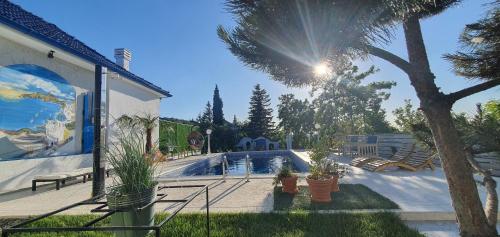 Un jardín fuera de Vila Santorini Nacionalni Park Fruška Gora