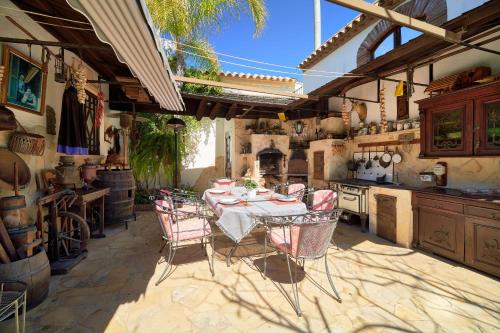 Fotografie z fotogalerie ubytování Villa with Heated Pool & Sea Views in Marbella v destinaci Marbella