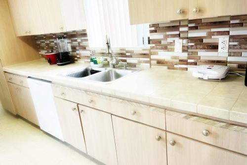 Amazing & cozy Duplex near Zoo Miami ! photo 8
