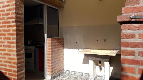 a kitchen with a stone counter in a brick wall at La Glorieta -Casas de descanso in San Salvador de Jujuy