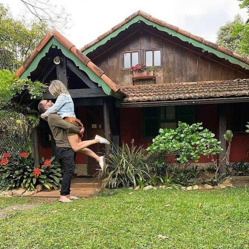 Taman di luar Casa da Colina Chalés