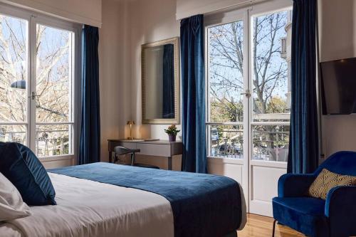 A bed or beds in a room at Acropolis Museum Grand Residence