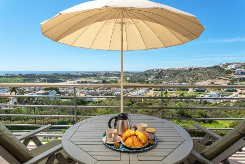 BnB Homes Ocean View Apartment with relax Terrace, 2 Swimming pools & Tennis court