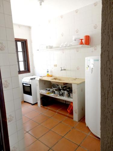 Dapur atau dapur kecil di Chalé da Ju