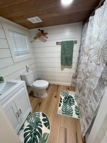 a small bathroom with a toilet and a sink at Tiny Islands Resort in Blanco