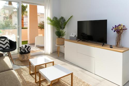 Surf Apartment - Wifi - Parking - Swimming Pool - Patio - Garden