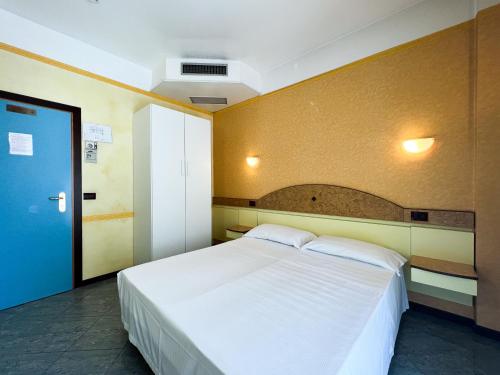 Ліжко або ліжка в номері Hotel Soleblu