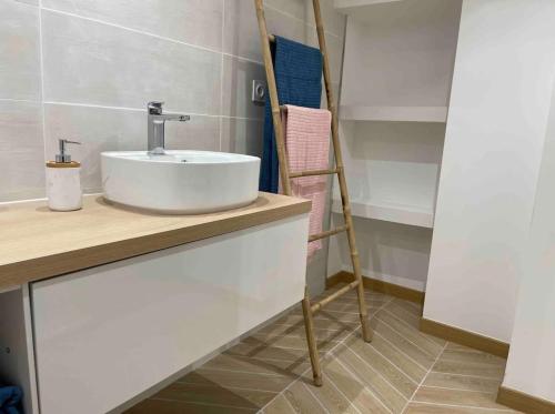 Photo de la galerie de l'établissement Le Duplex - Gare / Tram / Netflix, à Fontaine