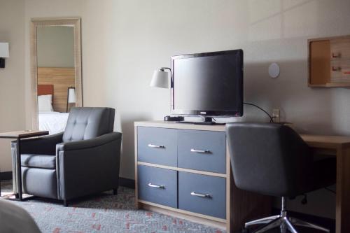 Candlewood Suites Houston I-10 East, an IHG Hotel Image