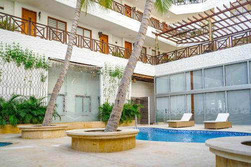 Bazén v ubytování HOTEL KARAYA DIVE RESORT nebo v jeho okolí