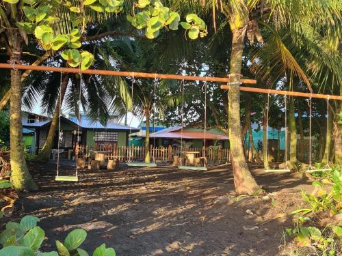 Ein Garten an der Unterkunft Caribbean View House