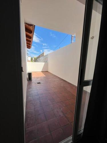 an open door to a room with a tile floor at Magnolia II Departamento Céntrico in San Fernando del Valle de Catamarca