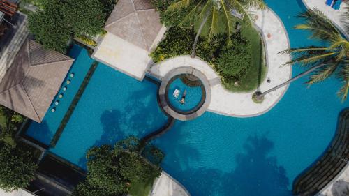 Bazén v ubytování Holiday Resort Lombok nebo v jeho okolí