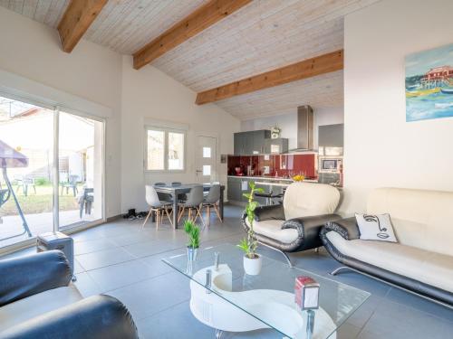 Photo de la galerie de l'établissement Maison contemporaine à Biscarrosse Lac - 6 pers, proche lac, jardin, quartier calme, avec WIFI - FR-1-521-112, à Biscarrosse