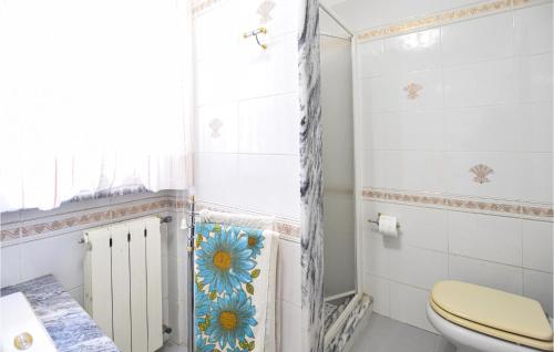 a bathroom with a toilet and a window at Cozy Home In Massarosa With Kitchen in Massarosa