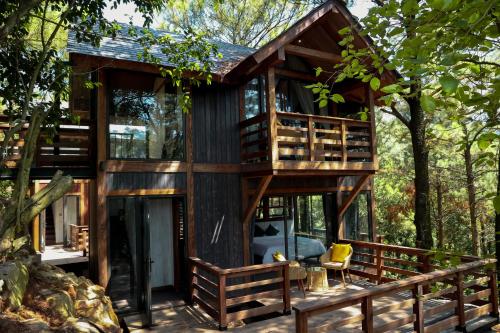 a tree house in the woods at Amaya Retreat in Sóc Sơn