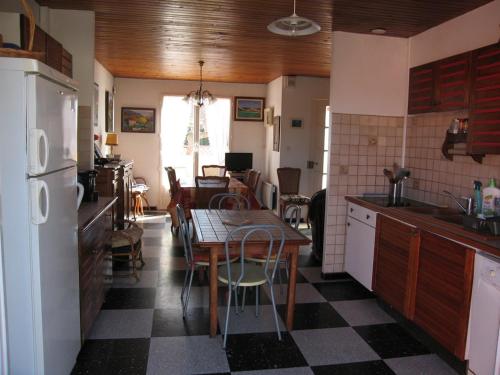 Zdjęcie z galerii obiektu Villa T4 avec Piscine Privée, 6 Couchages, Proche Plage - Saint-Cyprien - FR-1-106-82 w mieście Saint-Cyprien