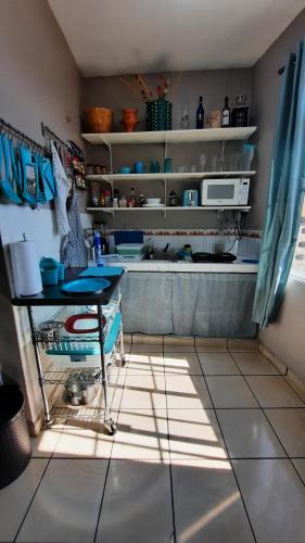Dapur atau dapur kecil di Encantador Apartamento Equipado