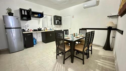 a kitchen with a table with chairs and a refrigerator at Habitacion Privada Ejecutiva Confortable Minisplit Amenidades 1 in Castillo Teresa