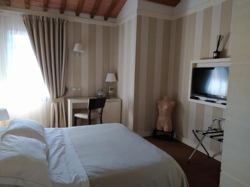 a hotel room with a bed and a television at Molo73 in Empoli