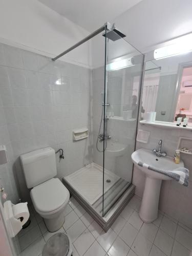 Ένα μπάνιο στο Crown Apartments